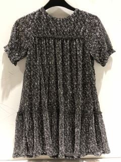 QTY OF ITEMS TO INCLUDE JOHN LEWIS TIER PLISSE DRESS SIZE 7 YEAR TOTAL RRP £100