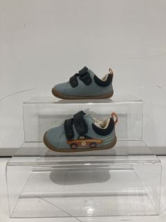 CLARKS ROAMER EARS T UK SIZE 2 TO INCLUDE  CLARKS ROAMER RETRO  T PALE BLUE  UK SIZE 2  AND 2 X CLARKS TINY FAWN T GREY UK SIZE 2 /2  TOTAL RRP £100