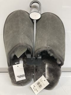 BOX OF ASSORTED ITEMS TO INC  JOHN LEWIS SHEEPSKIN MULE GYM17 SIZE 7 RRP £70