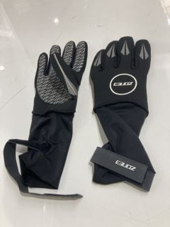 BOX OF ASSORTED ITEMS TO INC NEOPRENE GLOVES SIZE S RRP £60