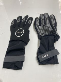 BOX OF ASSORTED ITEMS TO INC NEOPRENE SWIM  GLOVES BLACK /SILVER SIZE XL RRP £60