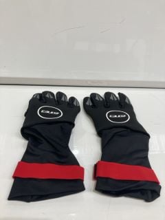 BOX OF ASSORTED ITEMS TO INC NEOPRENE SWIM GLOVES BLACK /RED SIZE XL RRP £60