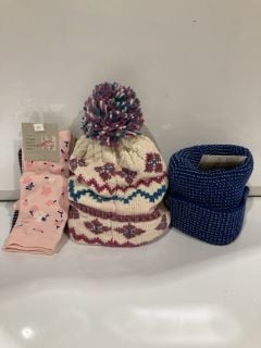 BOX OF ASSORTED ITEMS TO INC JOHN LEWIS BEANIES AGE 6-8YRS RRP£60