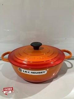 LE CREUSET SIGNATURE CAST IRON ROUND CASSEROLE,MERINGUE ORANGE SIZE 26CM 10 1/4IN 4.1L 4 1/2 TOTAL RRP 1£160