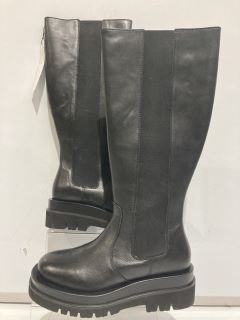 1X  JOHN LEWIS VIOLETTA BLACK BOOT SIZE UK 5 TO INC JOHN LEWIS TILDA 2 SHOE SIZE EU 37 TOTAL RRP £200