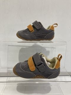 CLARKS TINY FAWN T GREY SIZE EUR 19 TO INC   ROAMER RETRO T PALE BLUE  EUR 17.5  TOTAL RRP £85