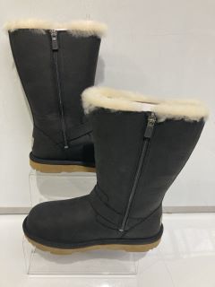 UGG KENSINGTON II SIZE EUR 36  RRP £135