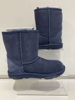 UGG KIDS CLASSIC II NAVY SIZE EUR 33.5 RRP £125