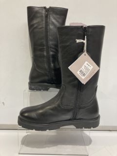 JOHN LEWIS ISOBEL 2 BLACK SIZE 31 TO INC JOHN LEWIS KNEE HIGH BUCKLE BLACK SIZE 37  TOTAL RRP £100