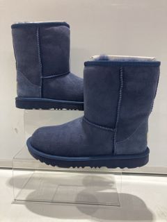 2 X UGG KIDS CLASSIC II  NAVY SIZE UK 3 & 2 TOTAL RRP £120