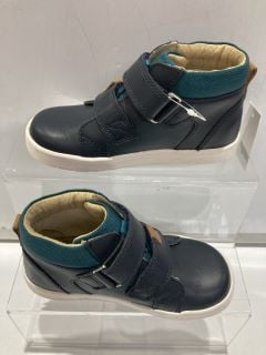 START RITE DISCOVER NAVY/DARK GREEN LEATHER SIZE U9.5  TO INC  JOHN LEWIS HIKR WARM LINED GREEN KHAKI SIZE 33 TOTAL RRP £100