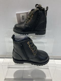 2 X  JOHN LEWIS COCO BOOT BLACK SIZE C4 & C6 TO INC JOHN LEWIS ZAYNN BOOT KHAKI SIZE C7 TOTAL RRP £100