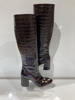 STUART WEITZMAN FLAREBLOCK CROC BOOT PLUM SIZE 39 TOTAL RRP £268.50