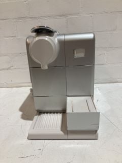 1 X NESPRESSO DELONGHI COFFEE MAKER