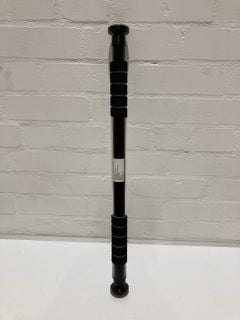 QTY OF ITEMS INCLUDING BLACK GRIP CHIN UP POLE