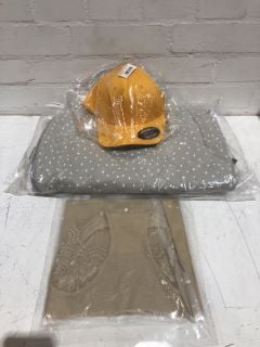 QTY OF ITEMS INCLUDING FLEXFIT YOUTH GOLD CAP