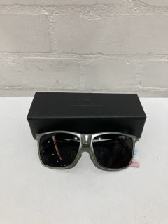 QTY OF ITEMS INCLUDING ATTCL EYEWEAR