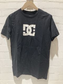 QTY OF ITEMS INCLUDING UNDER ARMOUR TEE XL BLACK