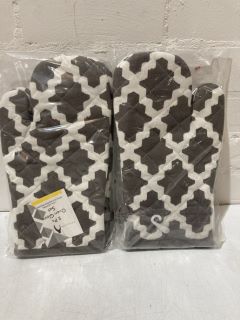 QTY OF ITEMS INCLUDING 2PC OVEN GLOVE SET