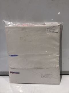 A QTY OF WHITE COMPANY ITEMS TO INCLUDE FITTED SHEETS - MOONLIGHT BLUE/WHITE - TOTAL RRP £60