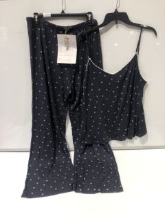 A QTY OF WHITE COMPANY ITEMS TO INCLUDE JERSEY LACE TRIM DITSY LEAF PJ SET - EXTRA LARGE - NAVY -TOTAL RRP £130