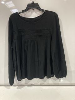 A QTY OF THE WHITE COMPANY ITEMS TO INCLUDE JERSEY LACE INSERT BOHO TOP - 14 - BLACK - TOTAL RRP £167