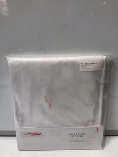 1 X THE WHITE COMPANY FITTED SHEET 40X76X18 IN AND TWO LARGO SHAM 20X26 IN  - TOTAL RRP £80