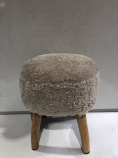 THE WHITE COMPANY CURLY SHEEPSKIN STOOL - OATMEAL - H47W40L40CM - RRP £295