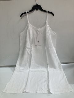 3 X THE WHITE COMPANY ITEMS TO INCLUDE BLACK BEADED NECKLACE - DOUBLE COTTON SMOCKED NIGHTIE - XL - TOTAL RRP £140