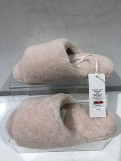 2 X THE WHITE COMPANY SHOES TO INCLUDE FAUX FUR BUCKLE CORK SIZE 3-4 UK TOTAL RRP £100