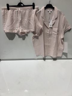 2 X THE WHITE COMPANY CLOTHING ITEMS TO INCLUDE DOUBLE COTTON GINGHAM SHORT PYJAMA SET TOTAL RRP £110