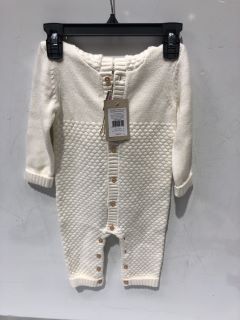 QTY OF ASSORTED THE WHITE COMPANY CHILDRENS CLOTHING TO INCLUDE ORGANIC COTTON BESSIE FLORAL ENVELOPE NECK SLEEPSUIT  9-12 MONTHS -  TOTAL RRP £80