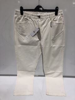 2 X THE WHITE COMPANY CLOTHING ITEMS TO INCLUDE ORGANIC COTTON ELASTICATED WAIST TROUSER - IVOY - SIZE 18 - TOTAL RRP £148