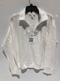 2 X THE WHITE COMPANY CLOTHING ITEMS TO INCLUDE COSY FLEECE COLLAR SWEATSHIRT - SIZE M - IVORY -  TOTAL RRP £138