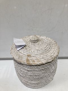 2 X THE WHITE COMPANY ITEMS TO INCULDE SMALL WITHEWASHED SEAGRASS STORGAE BASKET - TOTAL RRP £98