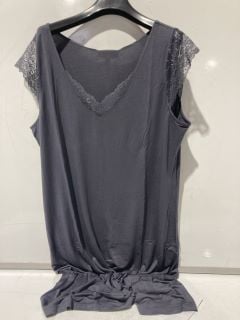 A QTY OF THE WHITE COMPANY ITEMS TO INCLUDE JERSEY LACE TRIM V NECK NIGHTIE - EXTRA LARGE - IVORY - TOTAL RRP £100