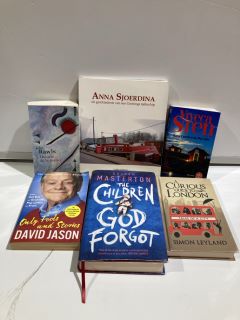 A QTY OF ASSORTED BOOKS TO INCLUDE THE CHILDREN GOD FORGOT BY GRAHAM MASTERTON, ONLY FOOLS AND STORIES BY DAVID JASON