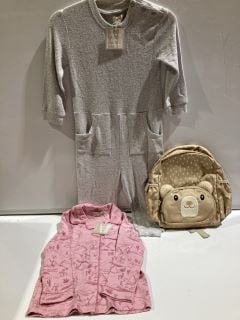 A QTY OF ASSORTED 160535 ITEMS TO INCLUDE JOHN LEWIS BEAR RUCKSACK, & CHILDRENS CAT FLEECE ONESIE