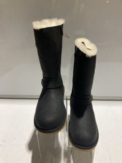 1 X UGG KENSINGTON II BOOTS BLACK UK 5 RRP £135