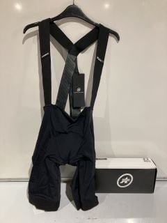 QTY OF ASSOS CLOTHING TO INCLUDE ASSOS EQUIPE R BIB SHORTS SIZE 9