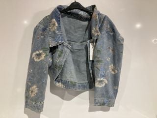 DAZY CROPPED DENIM JACKET WITH FLORAL PATTERN