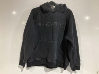 BOX OF ASSORTED MEN'S CLOTHING TO INCLUDE FEAR OF GOD ESSENTIALS ESSENTIAL HOODIE BLACK SIZE M UK