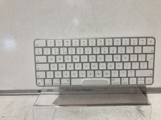 APPLE MAGIC KEYBOARD WHITE