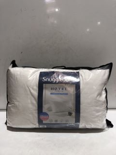 QTY OF PILLOWS TO INCLUDE SNUGGLEDOWN HOTEL COLLECTION COMFY PILLOWS