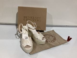 PENELOPE CHILVERS SANTORNI EMB IVORY WHIV SIZE 5 TOTAL RRP £159