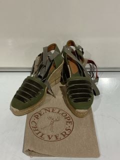 PENELOPE CHILVERS HIGH SEVILLANA KHAKI GNKH SIZE 7 TOTAL RRP £129