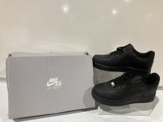 NIKE AIR FORCE 1 '07 BLACK/BLACK TRAINERS SIZE 6