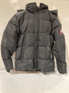 QTY OF MENS CLOTHING TO INCLUDE CANADA GOOSE ARCTIC COAT SIZE M