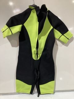 QTY OF MENS CLOTHING TO INCLUDE FREESPIRIT BLACK/GREEN SWIMSUIT