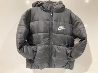 QTY OF KIDS COATS TO INCLUDE NIKE THERMA-FIT BLACK COAT